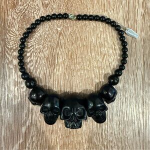 Keepsville black skull necklace